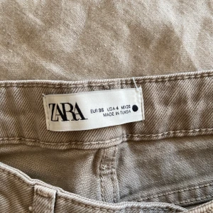 Zara Beige High Waisted Jeans - High waisted beige jeans, cut at the bottom. Casual and street, but very well cut and shaped. Never worn. 
