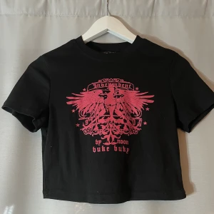 Svart top med tryck - Aldrig använd, endast provad 