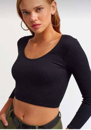 Pool neck long sleeve crop top- black - Not used