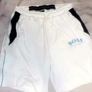 Hugo boss shorts, storlek M  - Vista hugo boss short storklek M, Helt nya och fräscha.