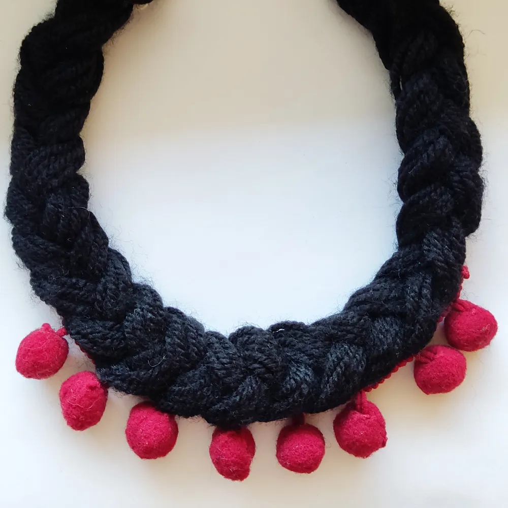 Handmade necklace, black. Accessoarer.