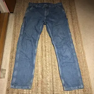 Skick 9/10 Size 33/32 Köpta från junkyard för 1000kr  Säljer då dem inte kommer till andvändning längre  Priset kan diskuteras!