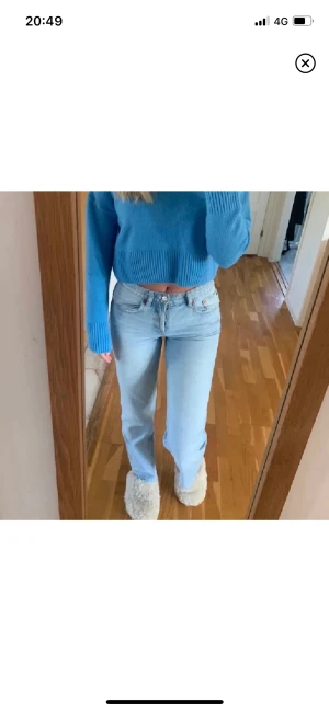 Zara jeans - Säljer dessa superfina zara jeans i modellen mid rise straight 💙