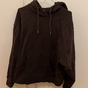 Brun hoodie/huvtröja - Jättefin huvtröja/hoodie från Lindex. Använd en eller två gånger. 
