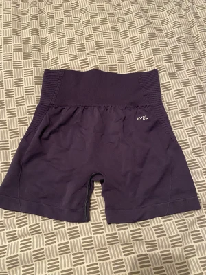 AYBL träningsshorts storlek M - Använda ett fåtal gånger. Bra stretch! 