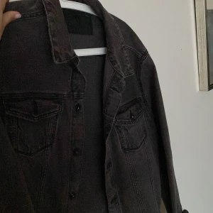 Jeansjacka  - Grå jeansjacka från hm!
