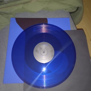 Little Simz - Drop 6 - ep av little simz, underground uk rap. sjukt fin vinyl, knappt spelad. mögs helst upp.  skriv görna vid frågor!