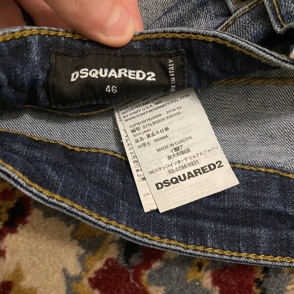 Fake Dsquared2 jeans bra kvalitet . Jeans & Byxor.