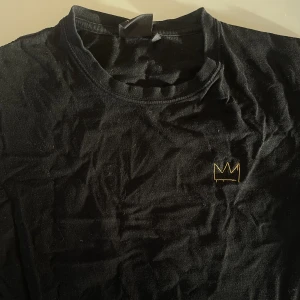 Hov1 merch  - Säljer en knappt använd Hov1 merch från deras första turné ’Abbey road tour’. 