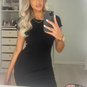 Klänning  - Säljer eftersom jag håller nu på och rensa garderoben. Klänningen är endast använd 3 ggr