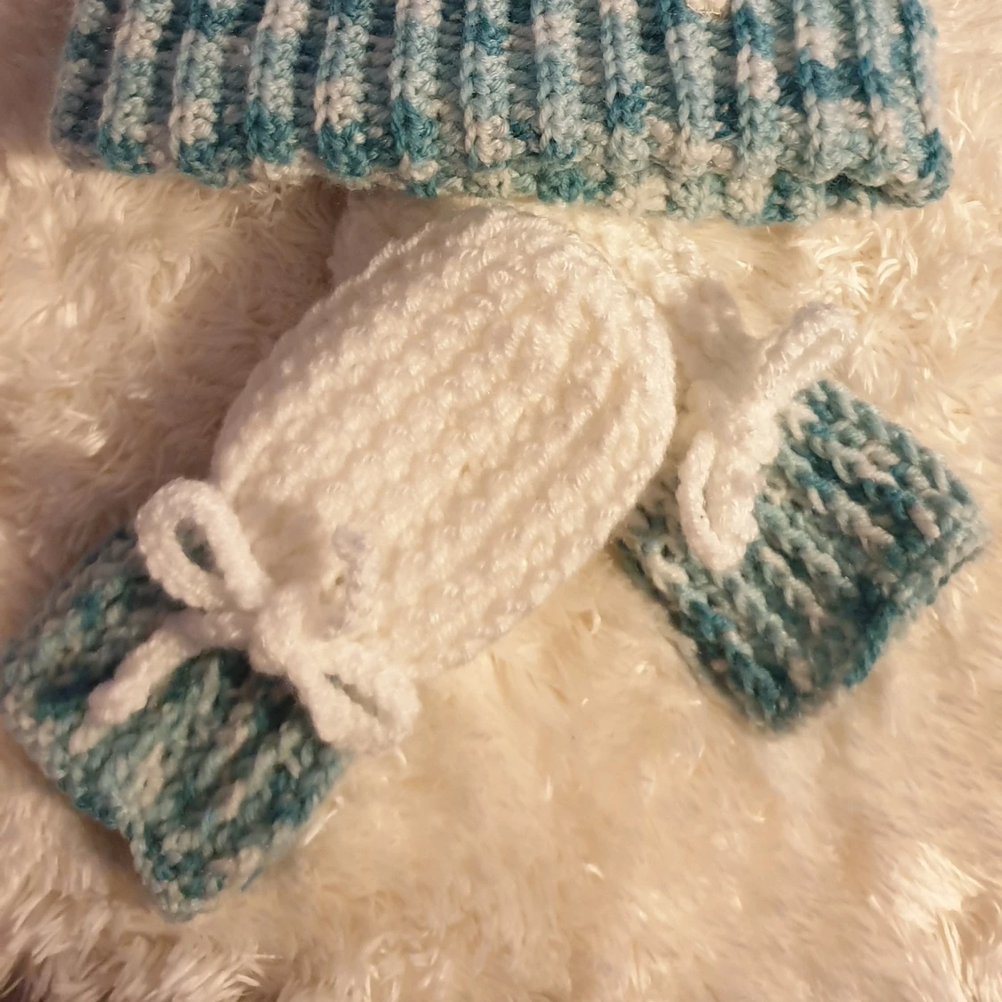 Mössa och vantar storlek 0-3mån - 90