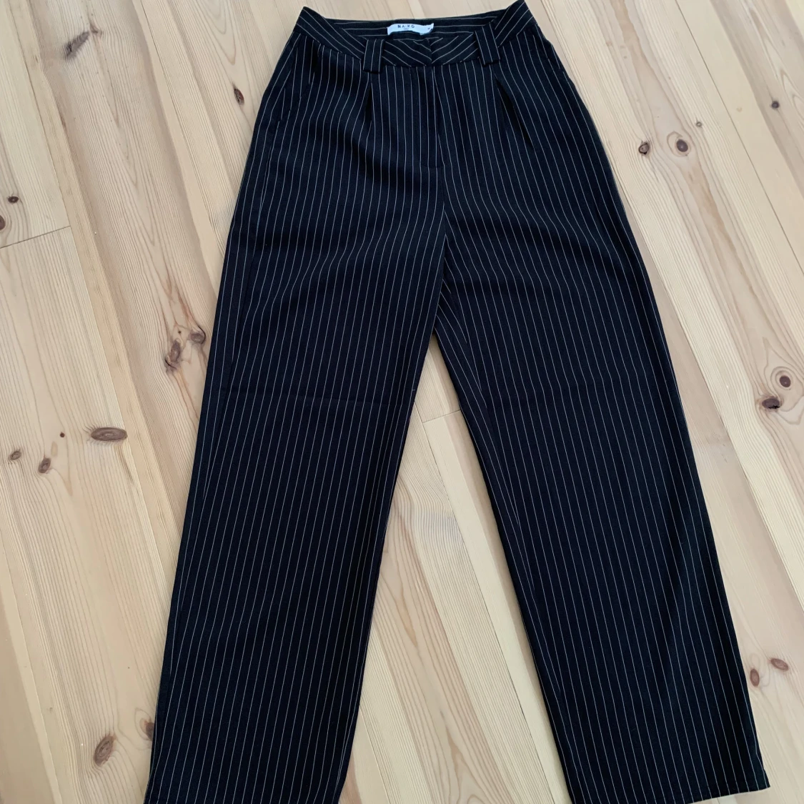 Randiga kostymbyxor NA-KD - 91