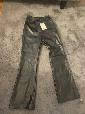 Skinnbyxor - Skinnbyxor från madlady🎄helt nya storlek xs. Finns ej kvar i butik🫶🏼