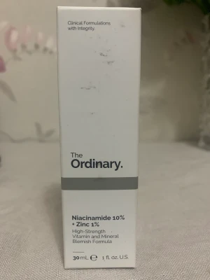 The Ordinary Niacinamide 10% + Zinc 1% - Helt ny - Helt ny inplastad The Ordinary Niacinamide 10% + Zinc 1% serum   Kan hämtas eller mötas upp i Stockholm.  Pris kan diskuteras vid snabb affär 💕