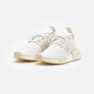 Adidas originals vita skor använda några gånger ser helt nya ut 
