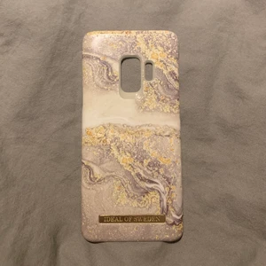 Mobilskal Samsung S9 - Mobilskal till Samsung Galaxy S9 från Ideal Of Sweden. Använt ett par gånger så helt ok skick💞 köparen står för frakt!