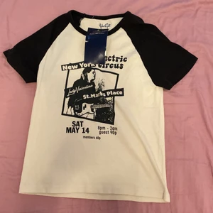 T-shirt Brandy Melville  - T-shirt från brandy Melville med prislapp kvar! Föreslå gärna eget pris och skriv för fler bilder! 💛