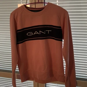 Gant tröja  - En rosa Gant sweatshirt i storlek xs-s (176cm). Knappt använd och i väldigt bra skick. Kan mötas upp vid intresse. Köpare står för frakt. 