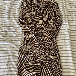 Lång skjorta stl 40 - Fin lång skjorta från H&M i stl 40