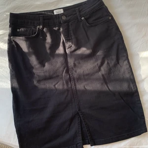 Svart kjol från Saint Tropez - Storlek M. Stretchigt material. 