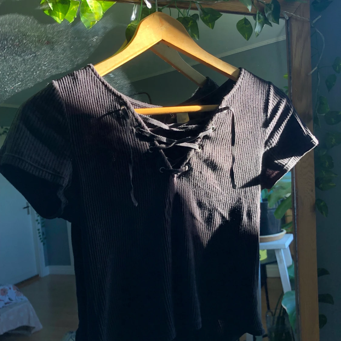 Svart tröja med snörning - 90