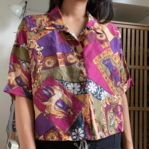 Blus - färgstarkt! passar mig som är 160 cm brukar ha XS, men även lite större storlekar, S-M 💙