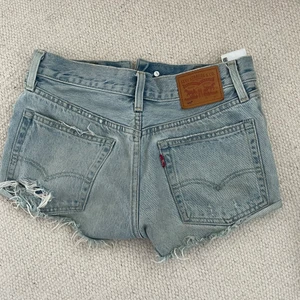 Levis jeansshorts - Ljusblåa, köpta här på plick för nåt år sen!