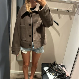 Kappa - Säljer denna jätte fina kappan perfekt nu till hösten! I nyskick med lappen kvar💗