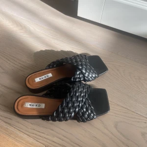 NYSKICK!! Skor stl 38 - Skor i stl 38, endast använda 1 gång så dom är som nya!