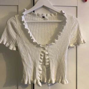 Supersöt topp - Fin topp, aldrig använd endast provat på och passar inte min stil riktigt. Storlek s!