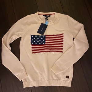 Helt ny Gant tröja! - Helt nya stickad tröja i märket Gant. Tags sitter kvar, så oanvänd!  Storlek xs dam  Nypris låg kring 1400kr