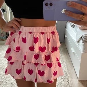 Lindex - Supersöt kjol form Lindex, storlek 122-128 men passar mig som oftast är en 34/36a💕