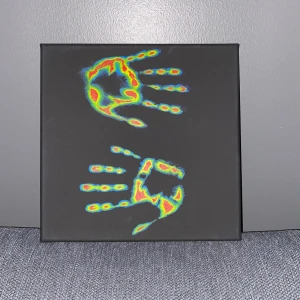 ”Hands off” Handmålad tavla - Säljer nu mina egna handmålade tavlor!  Denna är 30x30cm stor och målad med akrylfärg. Skriv gärna vid frågor! ☺️