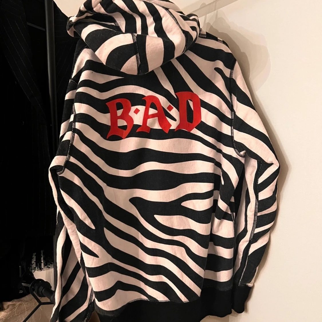 NOAH X B.A.D zebra hoodie, limited edition i storlek M - 91