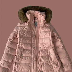 Vinterjacka - Äkta Tommy hilfiger jacka, som aldrig använts, köptes för 1820 men säljer för 1000💞 pris kan sänkas vid snabb affär