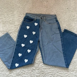 3st jeans från shein  - 3st väldigt fina jeans, dock från shein men endå väldigt bra kvalitet och skick! Om du vill köpa mindre en 3 så är det bara att berätta så sänker jag priset beroende på!! Jag fick de flesta kläder från min bonus mamma så inga passar mig. FRI FRAKT!!