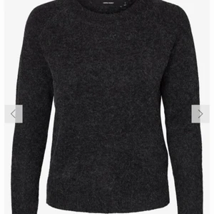 Stickad💕 - Säljer dessa två jätte fina stickade tröjorna från vero moda💕