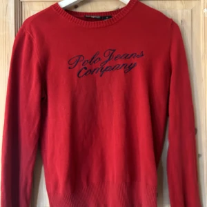 Stickad topp - Stickad topp från polo jeans, knappt använd, storlek M 