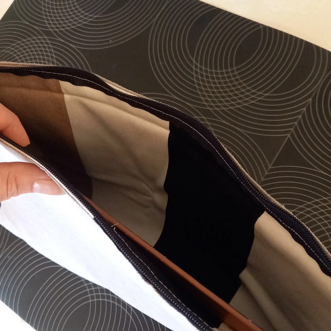 Ny datorväska i ljus mocka - 90