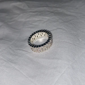 Ring - Jätte fin ring från bikbok