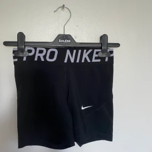 Nikeshorts - Nikeshorts storlek S aldrig använda