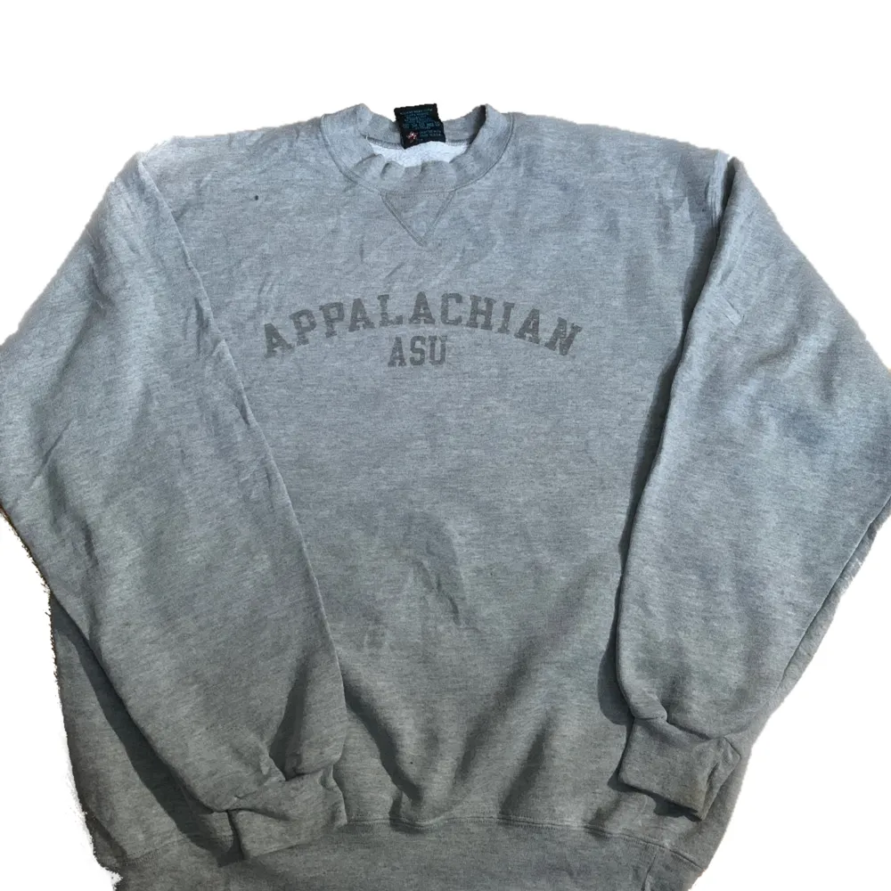 ✅ Vintage Sweatshirt                                                            ✅ Size: L                                                                                           ✅ Condition: 10/10 . Hoodies.