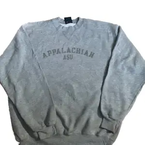 ✅ Vintage Sweatshirt                                                            ✅ Size: L                                                                                           ✅ Condition: 10/10 