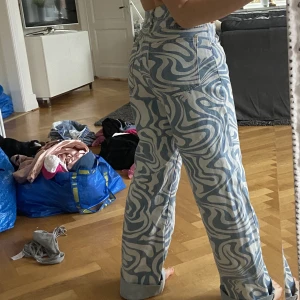 jeans med tryck - snygga jeans med tryck överallt! frakt tillkommer