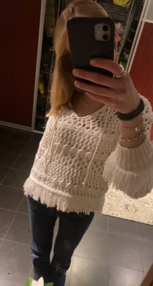 Stickad tröja från zara - Säljer den här superballa tröjan från zara!! Skitsnygg och unik tröja🤞🏽🤞🏽