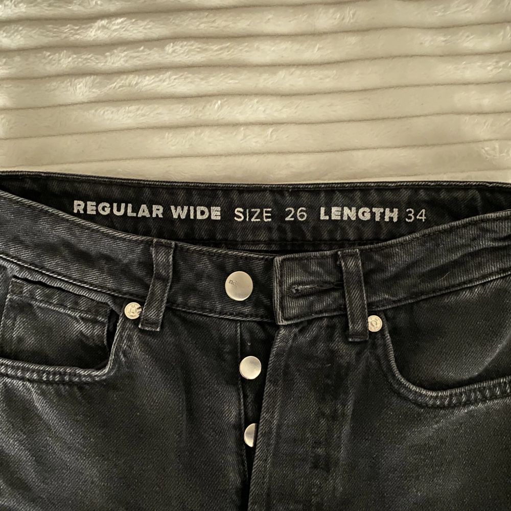 Svart jeans - bikbok - Bik Bok | Plick Second Hand