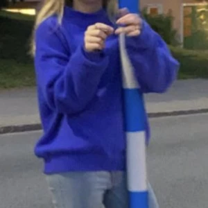 Blå tröja  - Super fin blå tjock o mysig tröja i strl s/m❣️❣️