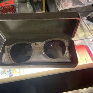 Solglasögon - Aldrig använda 