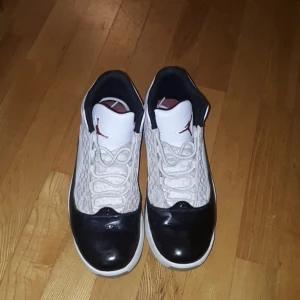 jordan max aura 2 - möts i sthlm pris kan diskuteras vid snabb affär storlek 43 orginal pris 1600