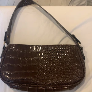 hanväska - aldrig använd har inte kommit till användning inga märken eller smuts